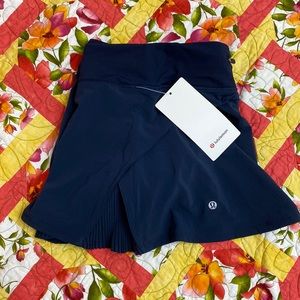 Lululemon Play Off the Pleats Skirt, lined. Size 10. Navy. NWT